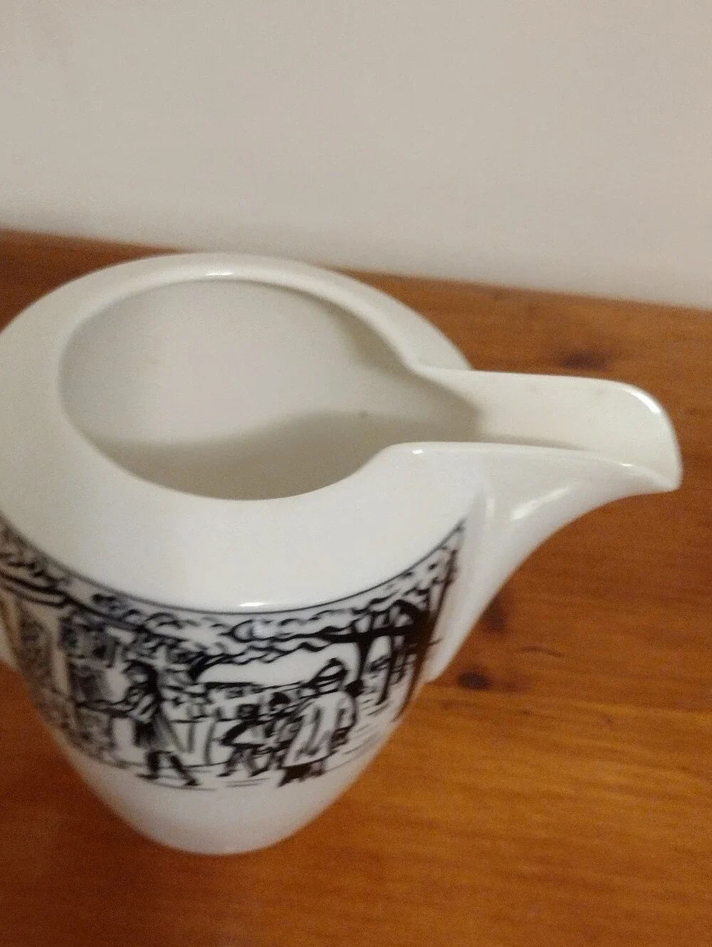 Mikasa Parisian Scene Creamer/ Gravy
